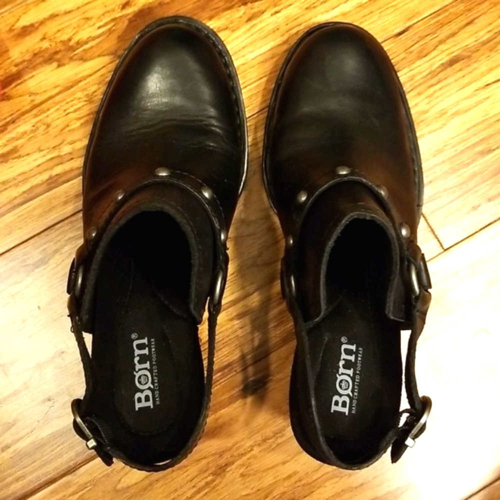 Born NWT & Box size 7 medium Black All Leather Clogs with adjustle back strap